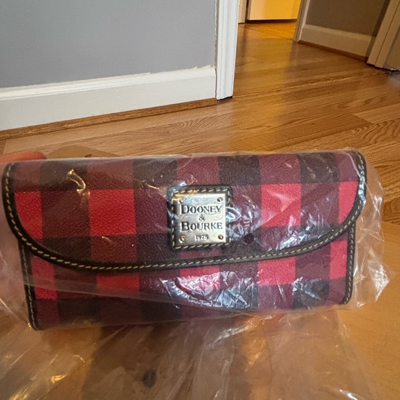 Dooney & Bourke Red and Black Checkered Tote with matching Wallet. New - Picture 12 of 16